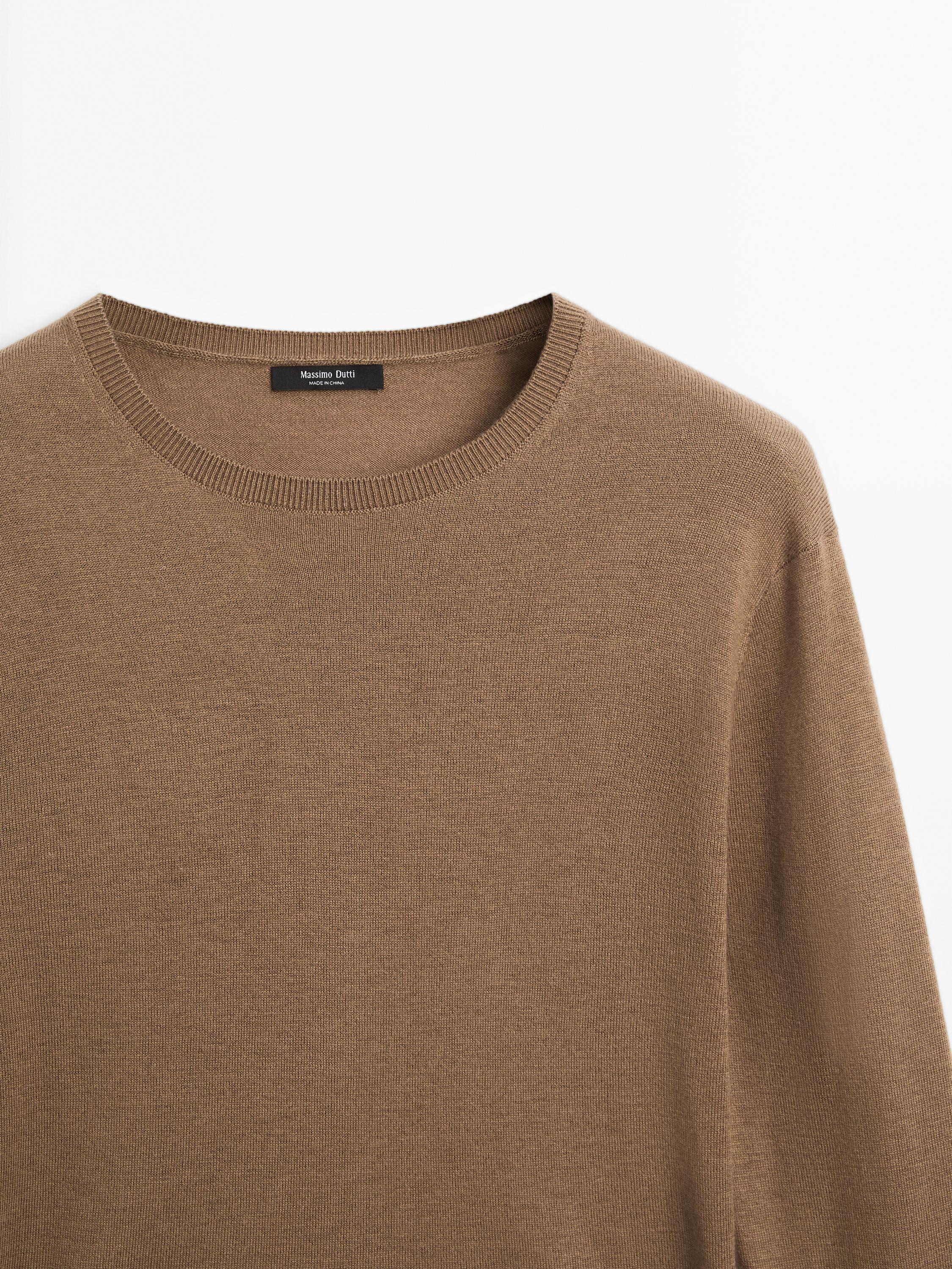 Wool blend knit sweater with crew neck